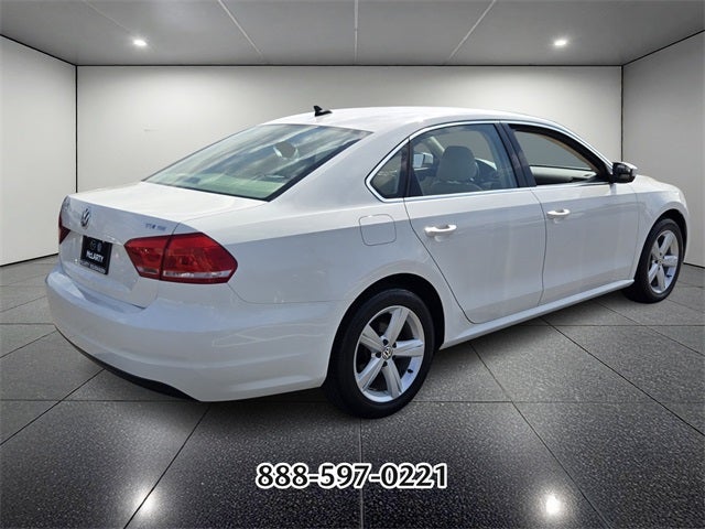 2013 Volkswagen Passat TDI SE w/Sunroof