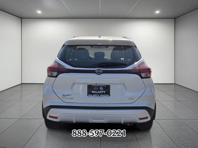 2022 Nissan Kicks SR