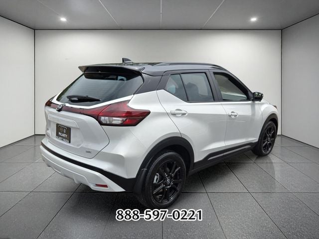2023 Nissan Kicks SR