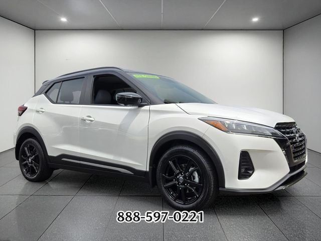 2023 Nissan Kicks SR