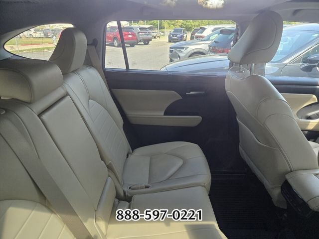 2025 Toyota Highlander Hybrid XLE