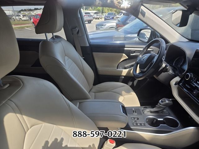 2025 Toyota Highlander Hybrid XLE