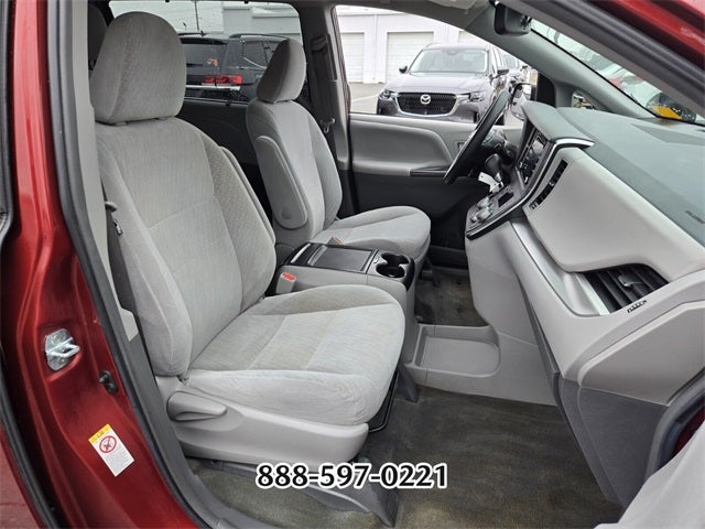 2018 Toyota Sienna L 7 Passenger