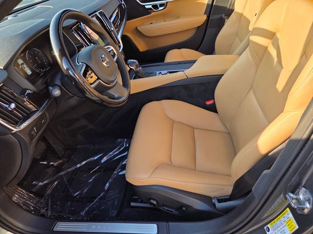 2017 Volvo S90 T6 Momentum