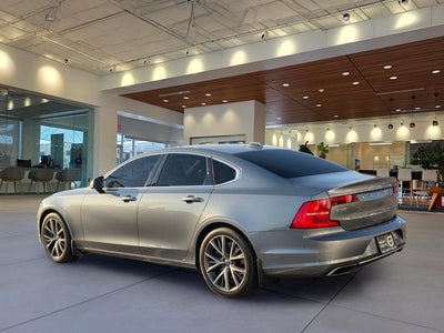 2017 Volvo S90 T6 Momentum