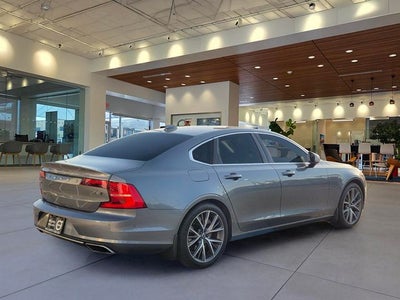 2017 Volvo S90 T6 Momentum