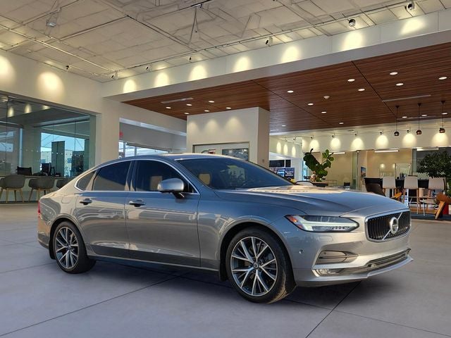 2017 Volvo S90 T6 Momentum