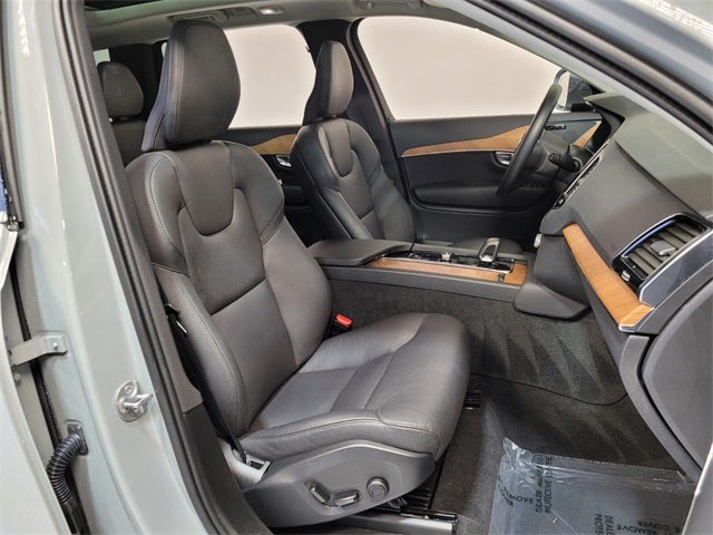 2025 Volvo XC90 B6 Plus 7-Seater