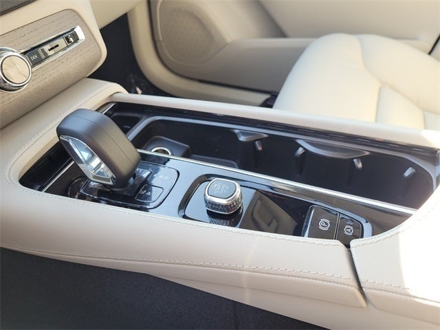 2025 Volvo XC90 Plug-In Hybrid T8 Plus 7 Passenger