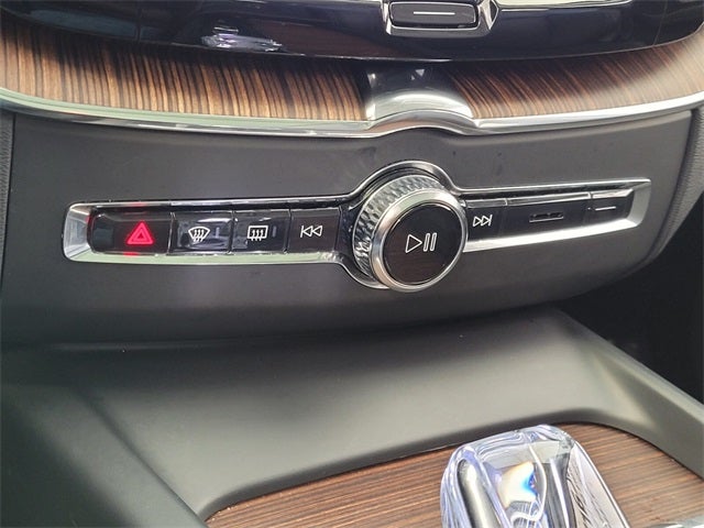 2023 Volvo XC60 B5 Ultimate Bright Theme