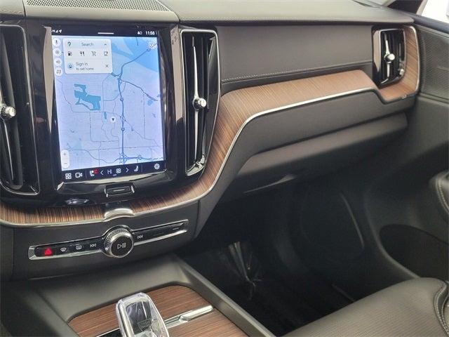 2023 Volvo XC60 B5 Ultimate Bright Theme