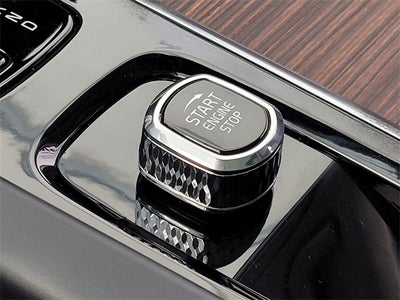 2023 Volvo XC60 B5 Ultimate Bright Theme