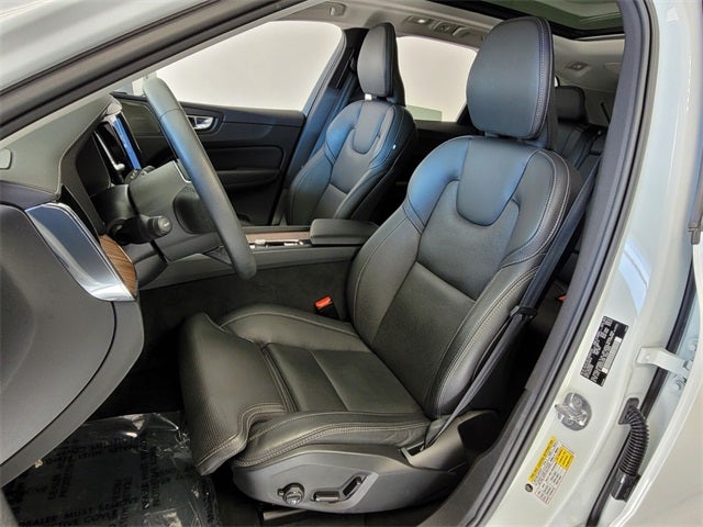 2023 Volvo XC60 B5 Ultimate Bright Theme