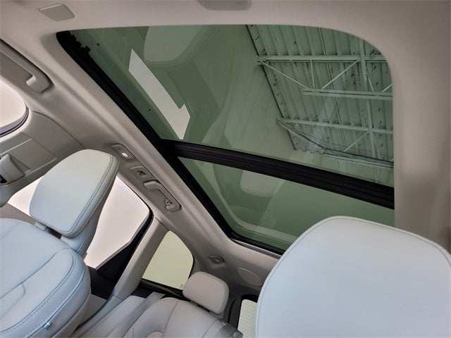 2023 Volvo XC60 B5 Ultimate Bright Theme