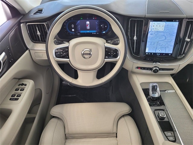 2023 Volvo XC60 B5 Ultimate Bright Theme