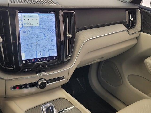 2023 Volvo XC60 B5 Ultimate Bright Theme