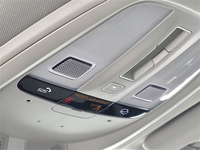 2023 Volvo XC60 B5 Ultimate Bright Theme