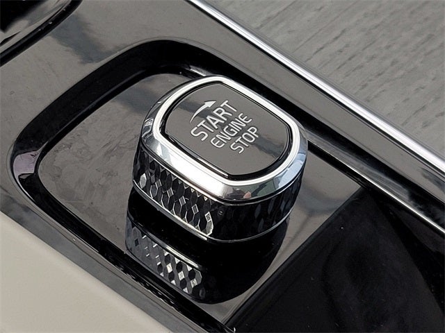 2023 Volvo XC60 B5 Ultimate Bright Theme