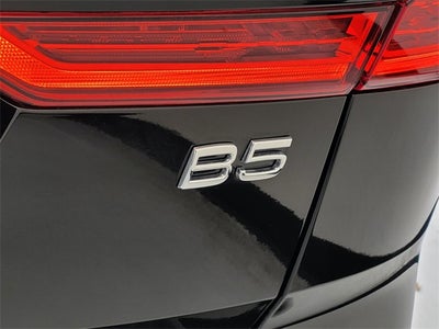 2023 Volvo XC60 B5 Ultimate Bright Theme