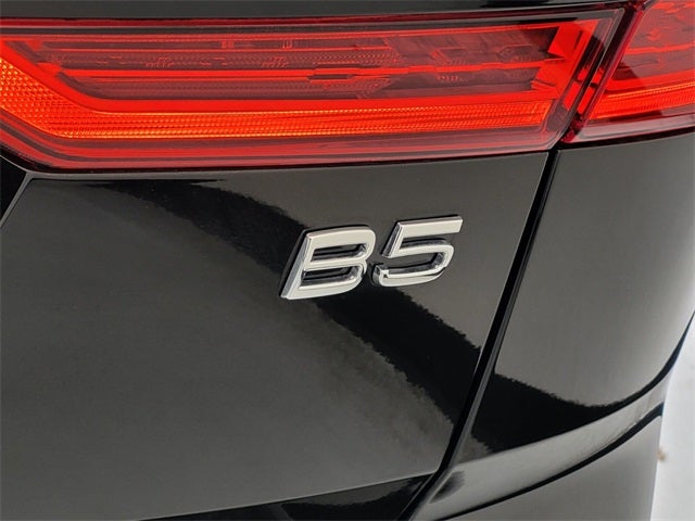 2023 Volvo XC60 B5 Ultimate Bright Theme