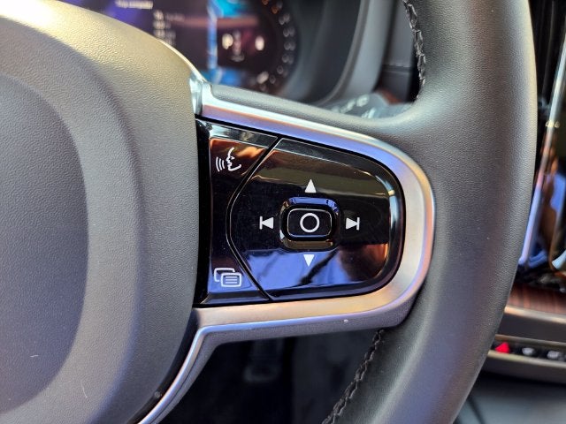 2023 Volvo XC60 B5 Ultimate Bright Theme