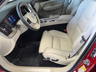 2023 Volvo XC60 B5 Ultimate Dark Theme