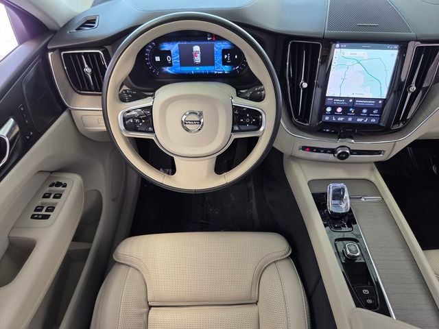 2023 Volvo XC60 B5 Ultimate Dark Theme