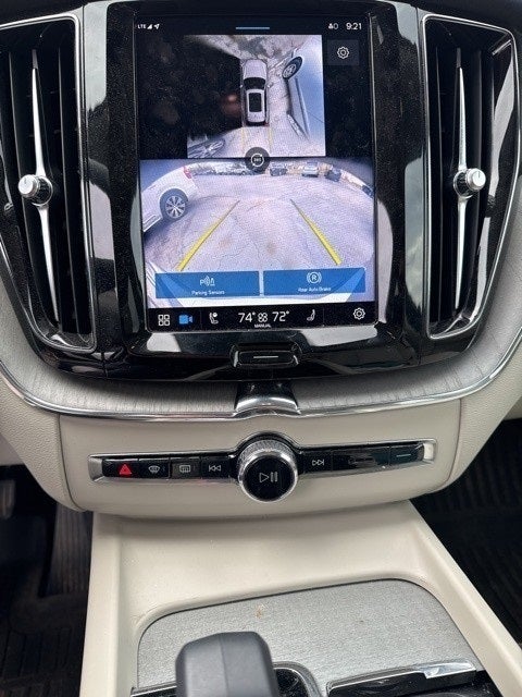 2024 Volvo XC60 B5 Plus Dark Theme