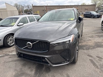 2024 Volvo XC60 B5 Plus Dark Theme