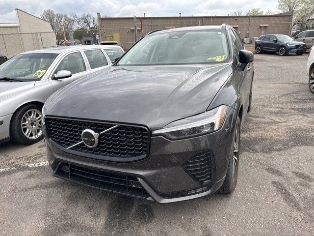 2024 Volvo XC60 B5 Plus Dark Theme