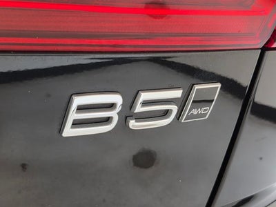 2024 Volvo XC60 B5 Plus Dark Theme
