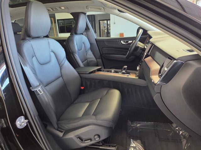 2024 Volvo XC60 B5 Plus Dark Theme