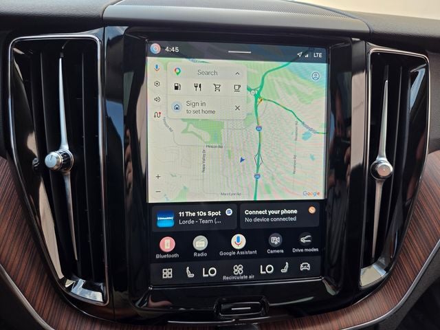 2024 Volvo XC60 B5 Plus Dark Theme