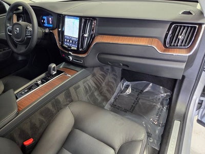 2024 Volvo XC60 B5 Plus Dark Theme