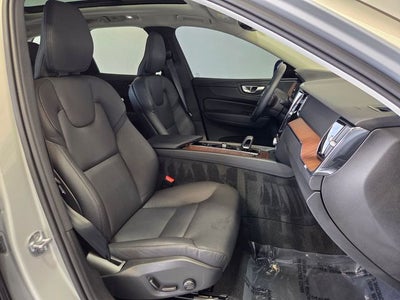 2024 Volvo XC60 B5 Plus Dark Theme