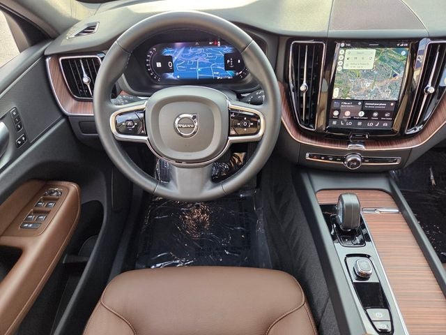 2024 Volvo XC60 B5 Plus Dark Theme