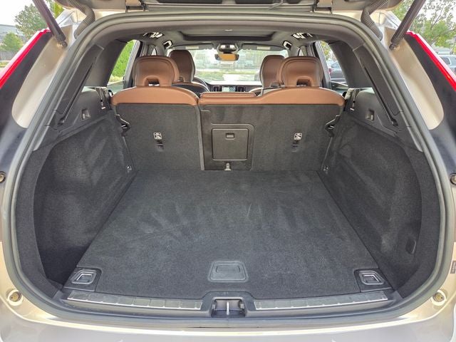 2024 Volvo XC60 B5 Plus Dark Theme
