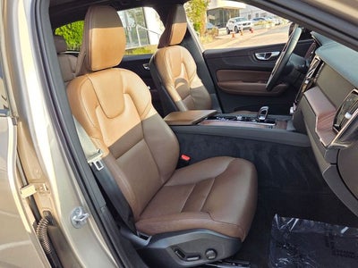 2024 Volvo XC60 B5 Plus Dark Theme