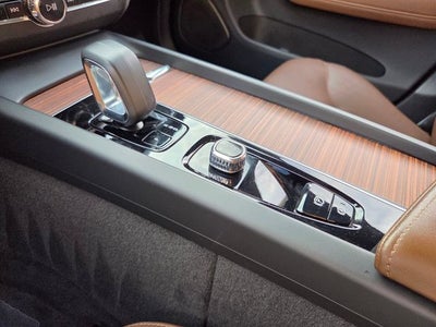 2024 Volvo XC60 B5 Plus Dark Theme