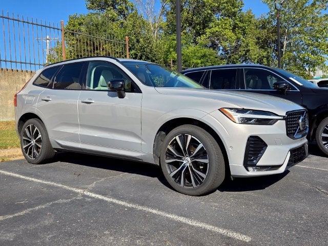 2023 Volvo XC60 B5 Ultimate Dark Theme