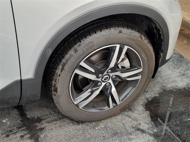 2025 Volvo XC40 B5 Core