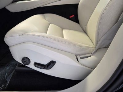 2025 Volvo XC90 B5 Plus