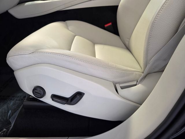 2025 Volvo XC90 B5 Plus