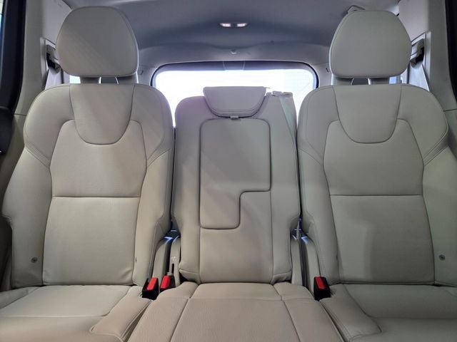 2025 Volvo XC90 B5 Plus