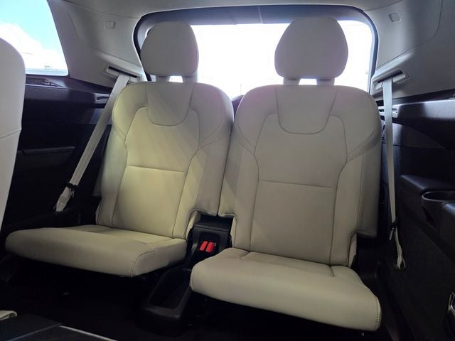 2025 Volvo XC90 B5 Plus