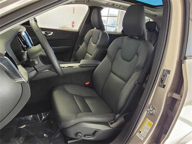 2025 Volvo XC60 B5 Plus