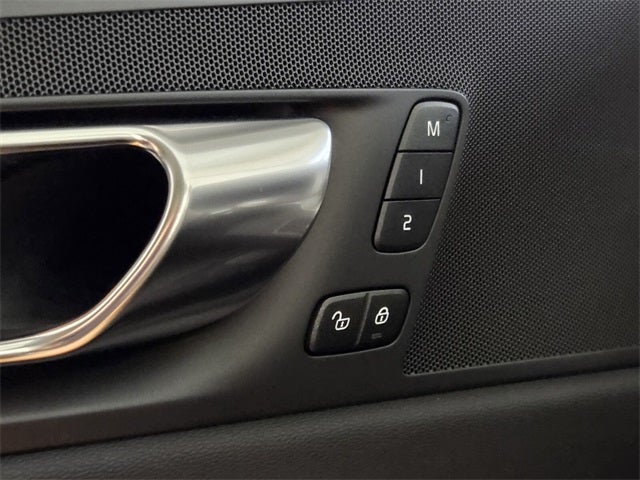 2025 Volvo XC60 B5 Core