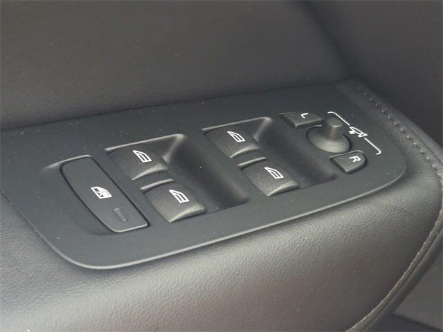 2025 Volvo XC60 B5 Core