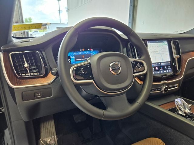 2025 Volvo XC60 B5 Ultra