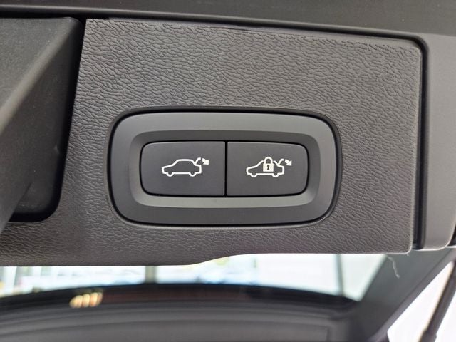 2025 Volvo XC60 B5 Ultra